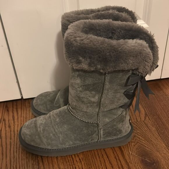 LAMO Adele Charcoal Gray Suede Boot with Bow Detail Size 9 - Picture 3 of 4